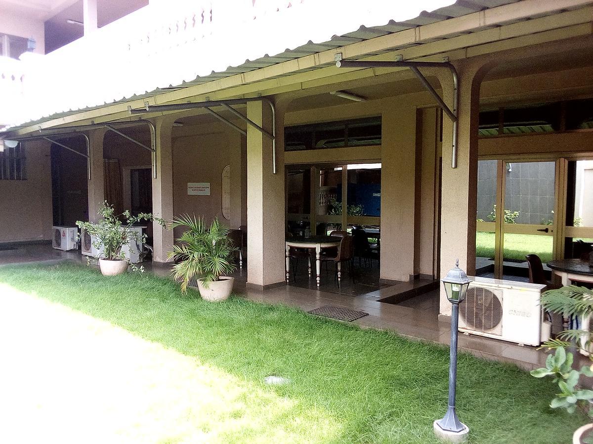 Hotel Saint Thomas Lomé Exterior photo